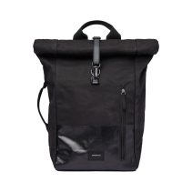 Bekväm ryggsäck från Sandqvist Dante Vegan med praktisk rolltop öppning.