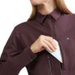 Närbild bröstficka på Klättermusen Garm LS Shirt långärmad skjorta (dam).