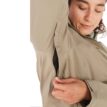 Närbild på Marmot Women's PreCip Eco Pro Jacket med dragkedja i armhålan