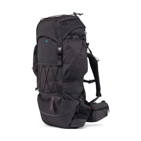 Klättermusen Ymer 2.0 Backpack ryggsäck 65L + 12L snett framifrån.