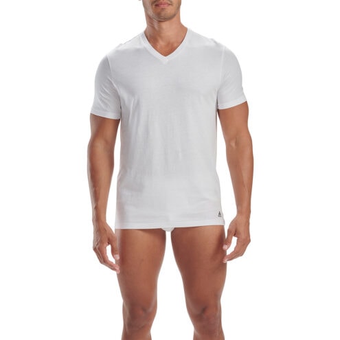 Framsida av Adidas V-Neck T-Shirt (2PK) på en modell i färgen vitt
