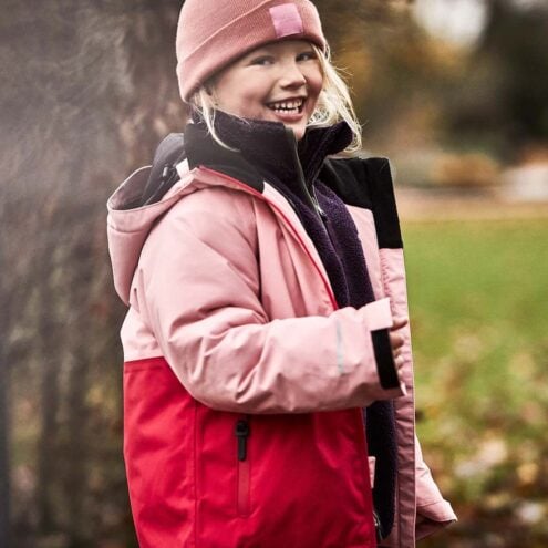 Barn som bär Tretorn Aktiv Cold Weather Jacket vinterjacka