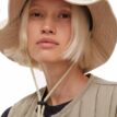 Röhnisch Siri Bucket Hat (dam) på en modell