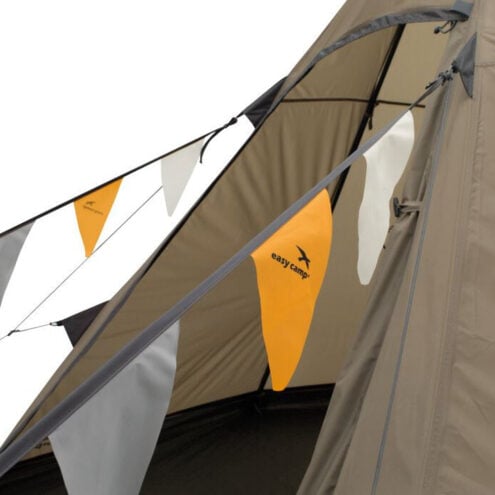 Snygga pimplar på Rymligt och glampinganpassade Easy Camp Moonlight Spire Tipi-tält för 4 personer