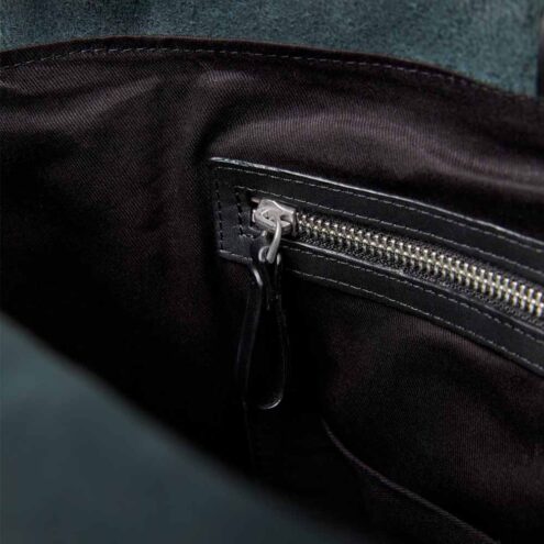 Insida fack på En Sandqvist Antonia Leather 15L i högkvalitivt läder med snygga detaljer