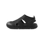 En vattentålig Reima Sandals Koralli sandaler (barn) som är lätt att ta av och på i färgen svart