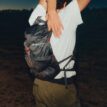 En modell har på sig Klättermusen Tjalve 2.0 Backpack 10L lättviktsryggsäck (unisex)
