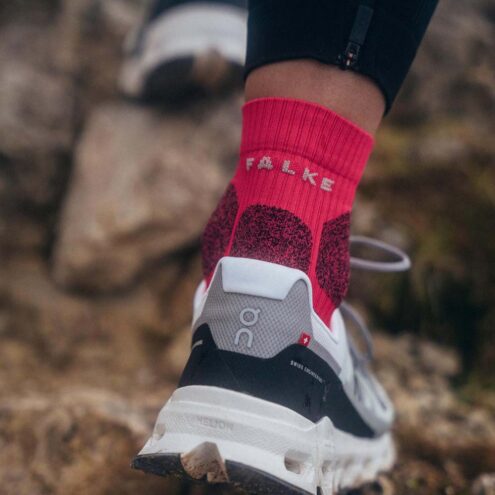 lifestylebild på stabiliserande Falke Ru Trail Running Socks löparstrumpor (dam)