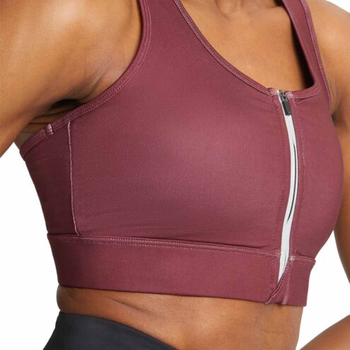 Röhnisch Essential Zip Sportsbra sport bh (dam) i färgen port royal på en modell