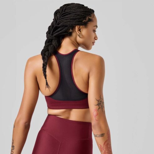 Baksida av Casall Iconic Sports Bra sport bh (dam) i färgen evening red