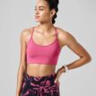 en modell visar framsida av Casall Sleek Strappy Sports Bra sport bh (dam)