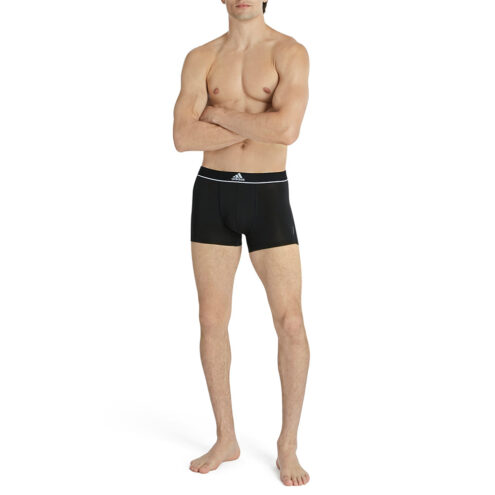 en modell bär Adidas Trunks kalsonger (herr)