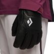 Kvinna som bär Black Diamond Impulse Gloves handskar (dam)