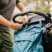 Osprey Poco™ Changing Tote skötväska (unisex) på en barnvagn