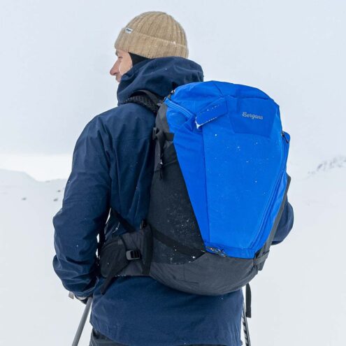 Bergans Rabot Daypack 34L dagsryggsäck (unisex) på en modell