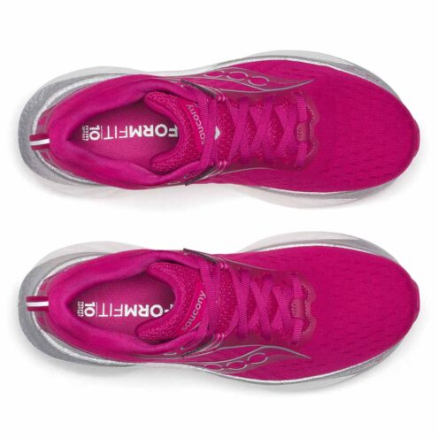 Ovansida av ett par Saucony Triumph 22 löparskor (dam)