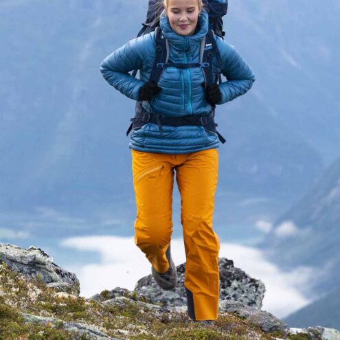 spännen på Bergans Trollhetta V5 75L ryggsäck (dam)